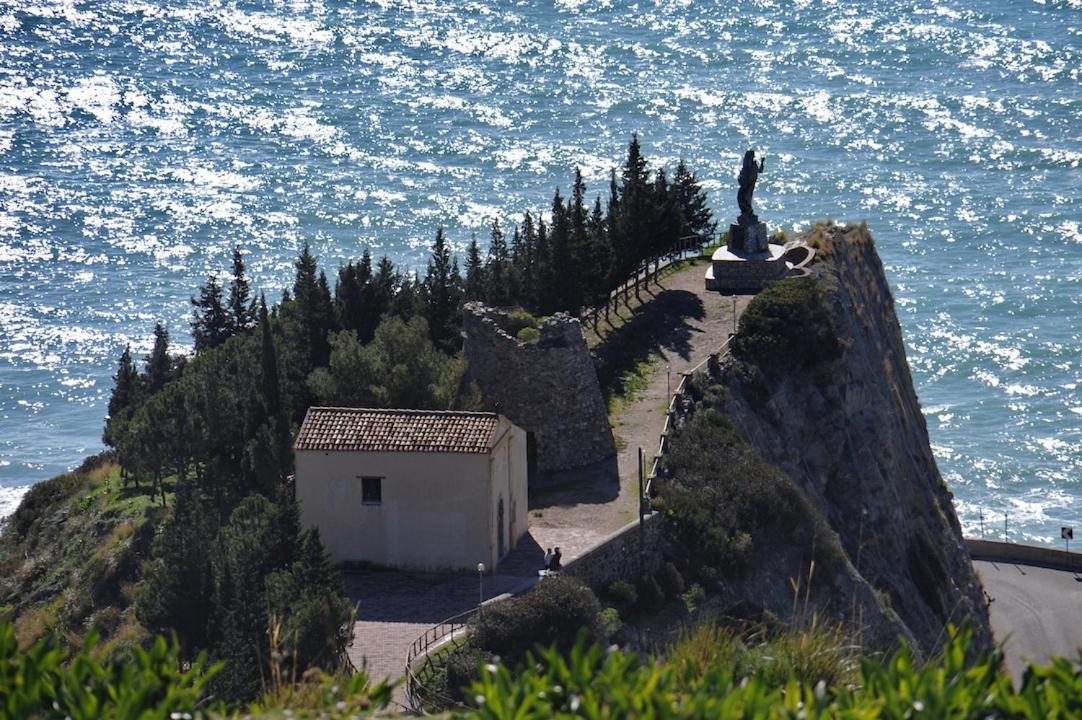 Monolocale Delux, Nel Centro Storico Ed A Pochi Passi Dal Mare Bed and Breakfast Condofuri Marina Exterior foto